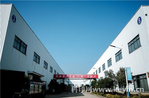 攜手探索創(chuàng)新,主導產(chǎn)業(yè)進步 勁佳科技簽約多臺新一代高寶利必達106印刷機,持續(xù)完善頂級酒包業(yè)務新布局